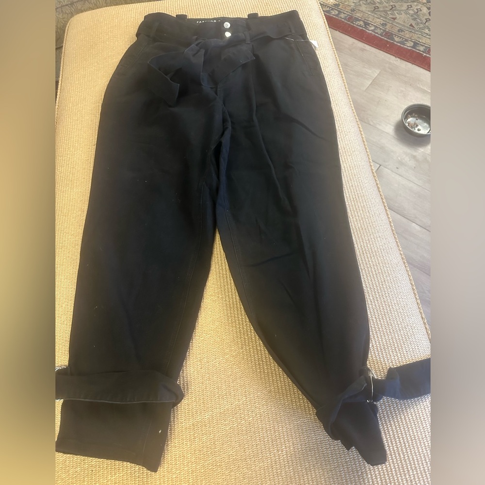 ✔️#91/82 Brand new Fashion to Figure Black Paperbag Jeans
